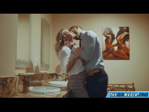 ❤️ ໃນເວລາທີ່ຜິວເນື້ອສີຂາວ busty seduces ທ່ານຢູ່ໃນຫ້ອງນ້ໍາສາທາລະນະ ❤️❌ ວິດີໂອເພັນ ຢູ່ພວກເຮົາ